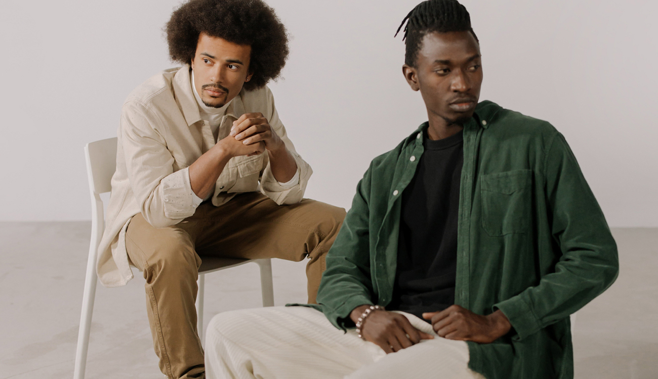 Why is it worth to always have a black and white shirt in the wardrobe.